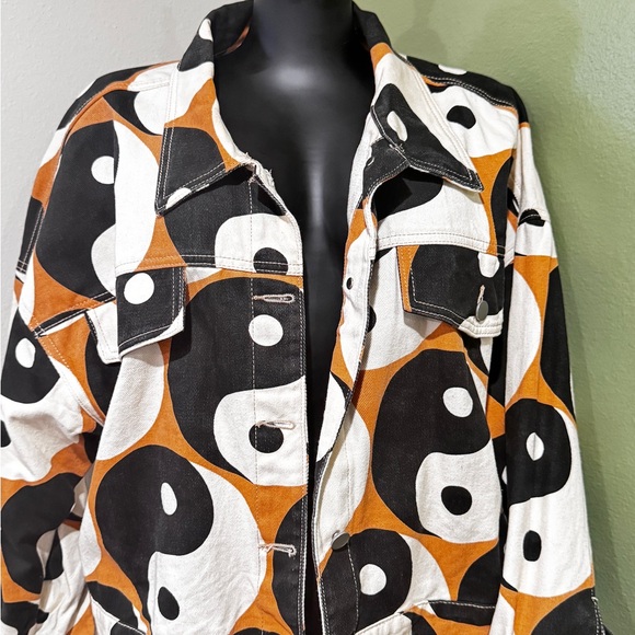 Yin-Yang Patterned Oversized Jacket - Picture 3 of 5